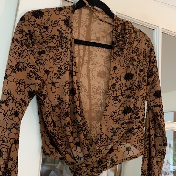 Gorgeous brown floral wrap around string waist surplice top - Picture 4 of 9